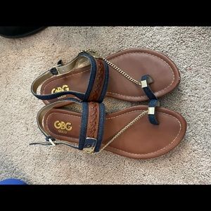 Guess sandals with gold chain accent